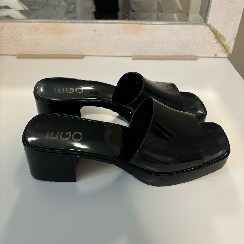 Black sandals